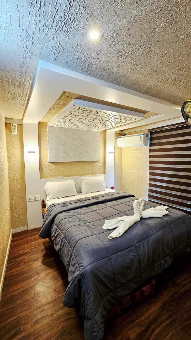 Royal Rivers Luxury Houseboats image