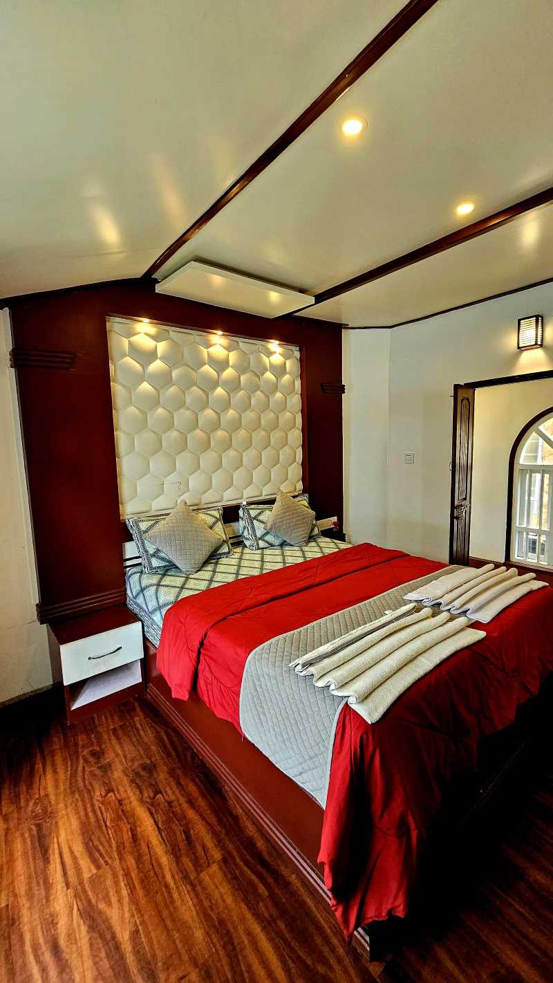 Royal Rivers Luxury Houseboats image