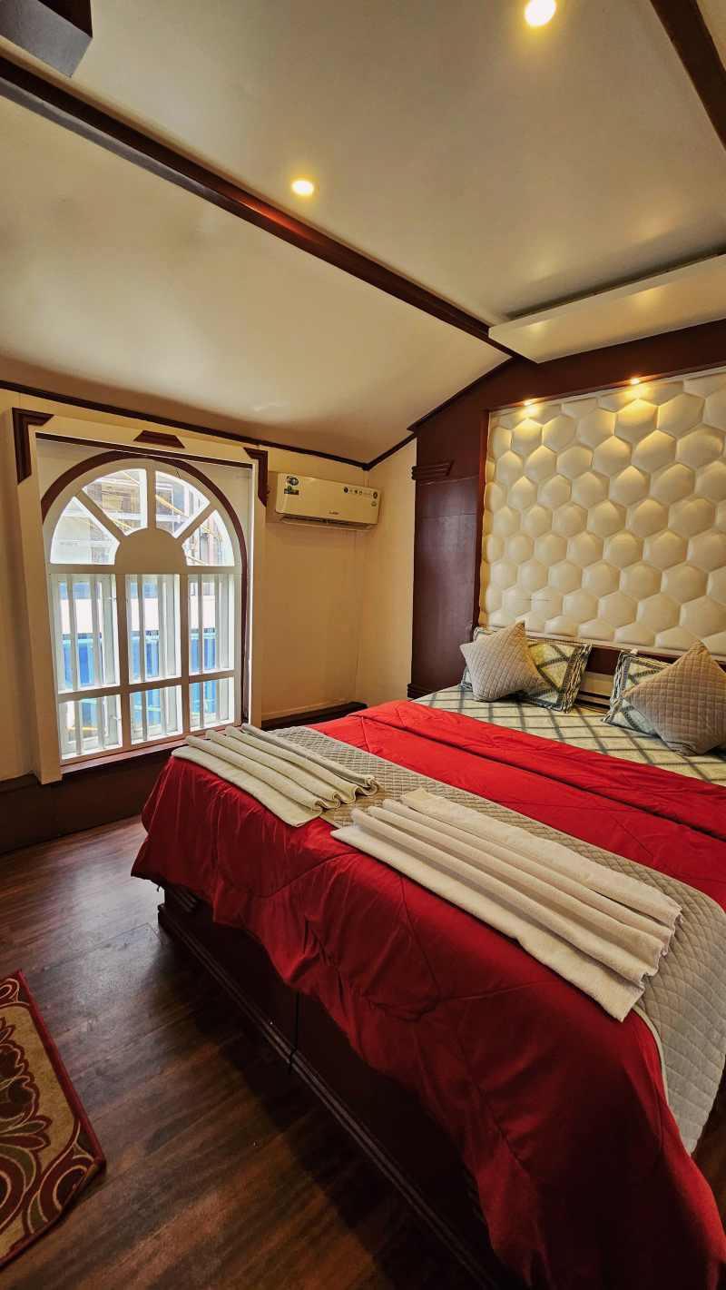Royal Rivers Luxury Houseboats image